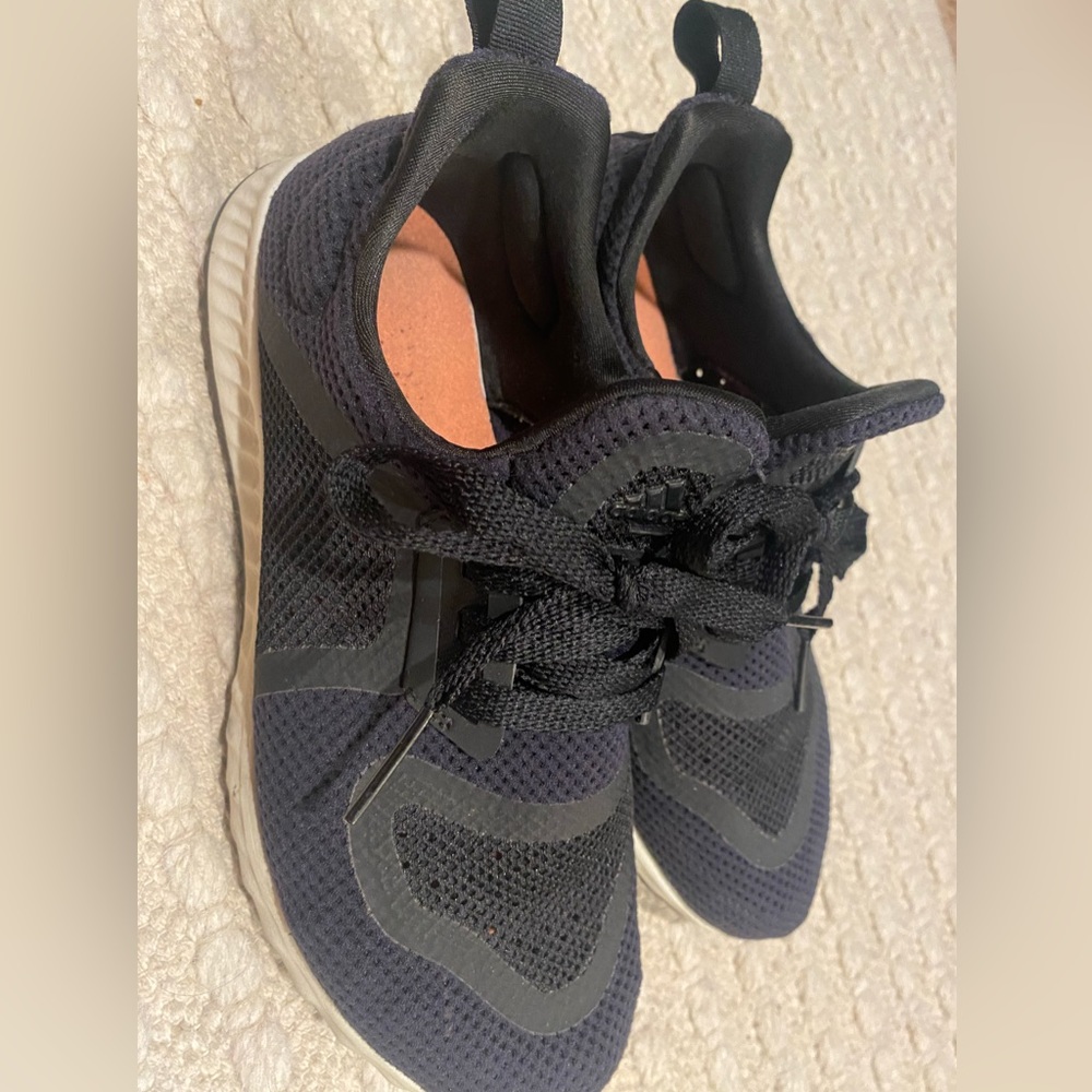 Black adidas tennis shoes